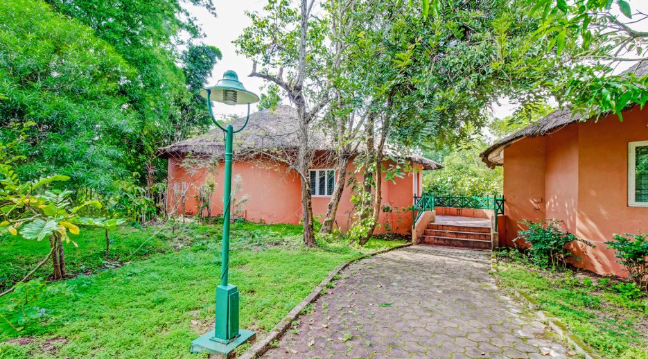 Nomad Tours - Buy Air Ticket Book Darshana 29 JLR Kings Sanctuary
