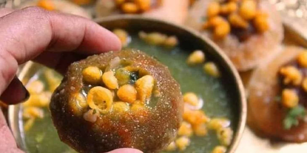 Best & Mouth Watering Street Food in Mumbai 4 Pani Puri